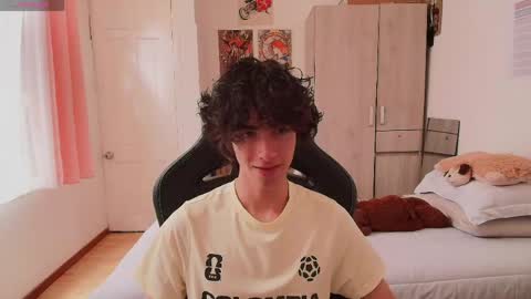 lucas_xo online show from May 24, 6:46 pm
