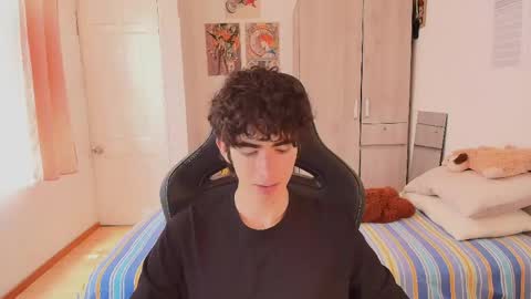 lucas_xo online show from June 1, 6:53 pm