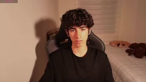 lucas_xo online show from June 15, 11:40 pm