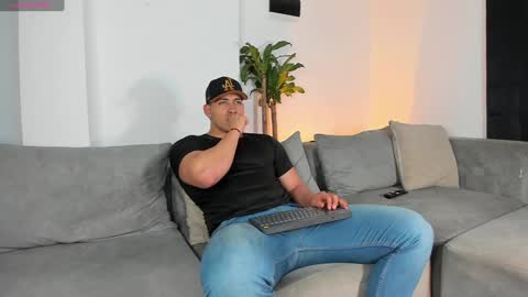 LUCA SANTOS online show from December 4, 3:48 am