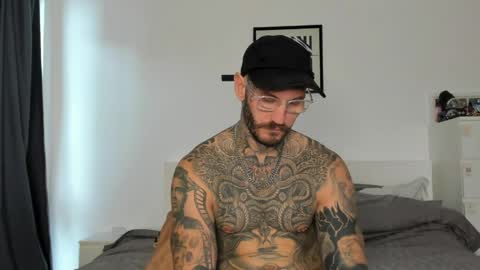 lucasexclusive online show from April 12, 4:06 am