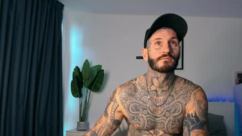 lucasexclusive online show from May 5, 5:48 am
