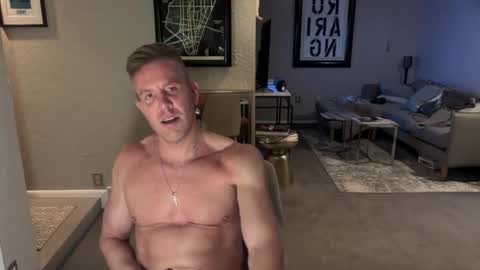 Snapshot of lucasjake chatting on May 3, 5:57 am Lucas Jake online show from May 3, 5:57 am