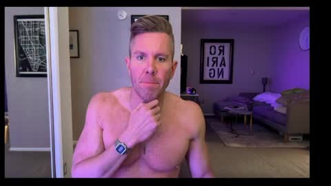 Snapshot of lucasjake chatting on May 10, 12:27 am Lucas Jake online show from May 10, 12:27 am