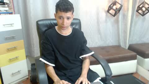 Snapshot of lucasssmith11 chatting on May 22, 2:40 am LucassSmith11 online show from May 22, 2:40 am