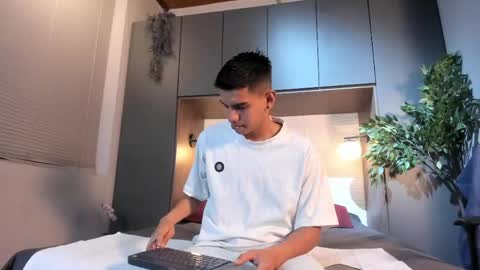 Snapshot of lucca_moreti chatting on June 1, 3:41 am Lucca Moreti online show from June 1, 3:41 am