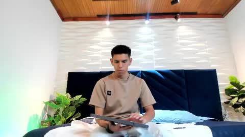 Snapshot of lucca_moreti chatting on June 17, 3:42 am Lucca Moreti online show from June 17, 3:42 am
