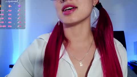 Snapshot of luccycollins_ chatting on June 2, 2:52 pm Luccy online show from June 2, 2:52 pm