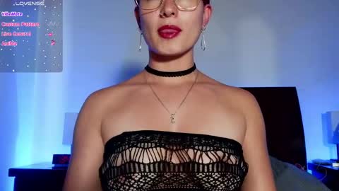 Snapshot of luccycollins_ chatting on June 8, 6:41 pm Luccy online show from June 8, 6:41 pm