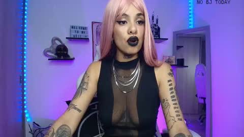 Snapshot of luci_fer_devil_1 chatting on October 10, 11:48 pm Veronica Rati online show from October 10, 11:48 pm