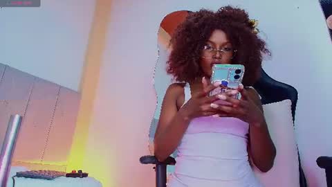 Snapshot of lucia01m chatting on June 15, 6:54 pm lucia01m online show from June 15, 6:54 pm