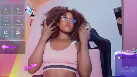 Snapshot of lucia01m chatting on June 20, 7:05 pm lucia01m online show from June 20, 7:05 pm