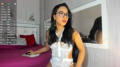 Snapshot of lucia_oregon chatting on February 17, 1:07 pm L U C I A online show from February 17, 1:07 pm