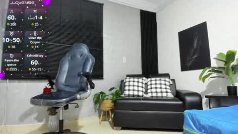 Snapshot of lucia_oregon chatting on May 30, 12:57 pm L U C I A online show from May 30, 12:57 pm