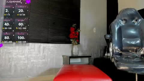 Snapshot of lucia_oregon chatting on June 21, 1:35 pm L U C I A online show from June 21, 1:35 pm