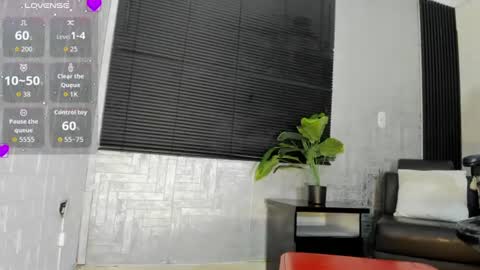 Snapshot of lucia_oregon chatting on June 27, 12:33 pm L U C I A online show from June 27, 12:33 pm