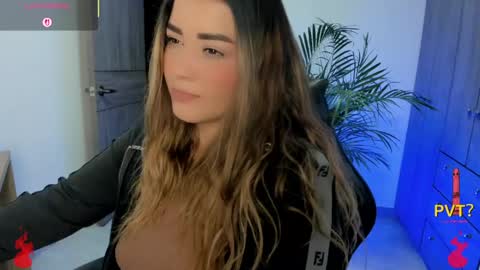 Snapshot of lucia_star_ chatting on June 7, 2:48 am lucia star online show from June 7, 2:48 am