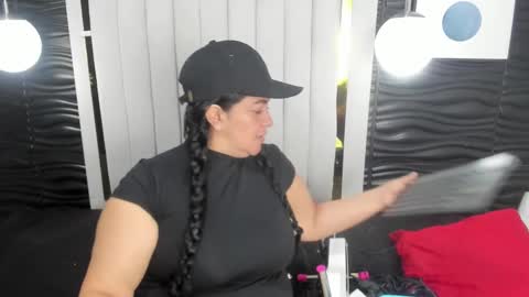 Lucia Vonne online show from February 19, 11:49 am