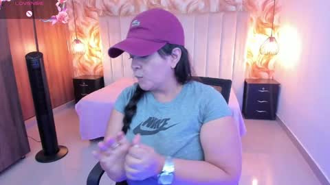 Lucia Vonne online show from May 25, 8:15 pm