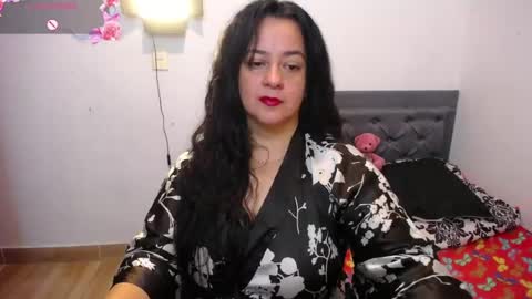 Snapshot of lucia_vonne chatting on June 15, 12:02 am Lucia Vonne online show from June 15, 12:02 am
