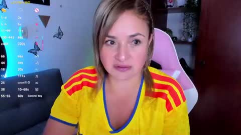 Snapshot of luciamature_ chatting on June 17, 7:15 pm Lucia online show from June 17, 7:15 pm