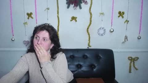 LuciaMi online show from December 19, 10:00 pm