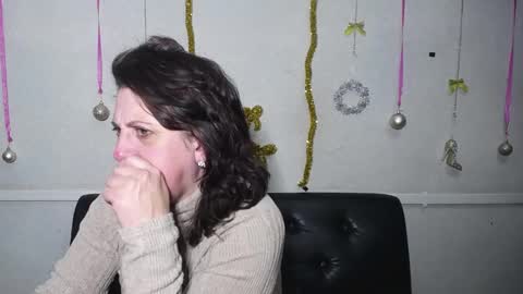 LuciaMi online show from January 16, 12:45 am