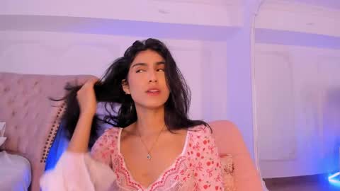Snapshot of luciana_roa chatting on May 13, 8:49 pm Luciana online show from May 13, 8:49 pm