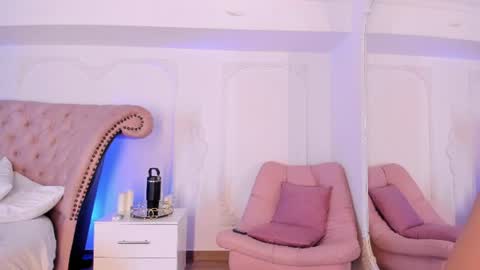 Snapshot of luciana_roa chatting on June 17, 8:43 pm Luciana online show from June 17, 8:43 pm