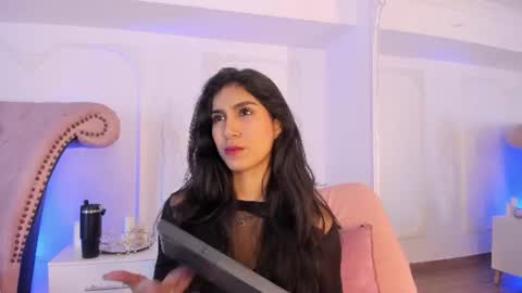 Snapshot of luciana_roa chatting on June 19, 8:34 pm Luciana online show from June 19, 8:34 pm