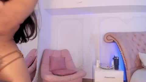 Snapshot of luciana_roa chatting on June 25, 8:46 pm Luciana online show from June 25, 8:46 pm