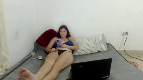 Snapshot of luciana_rober chatting on January 12, 4:10 am luciana_rober online show from January 12, 4:10 am