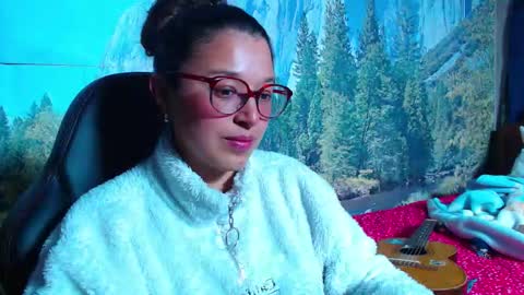 Snapshot of lucianahalen chatting on March 8, 3:10 am Lucy online show from March 8, 3:10 am