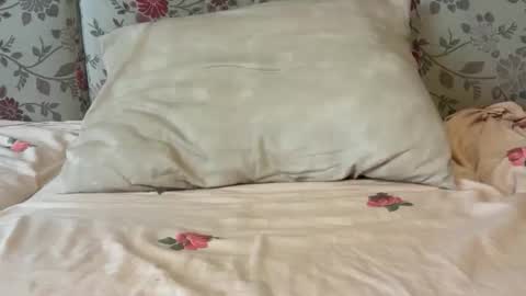 Snapshot of lucianalive chatting on October 31, 7:09 am Mysterious Girl online show from October 31, 7:09 am