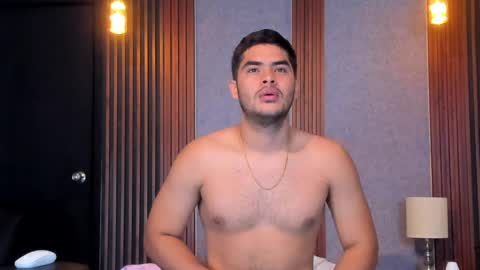 Snapshot of luciano_vitale_ chatting on May 29, 1:09 pm Luciano online show from May 29, 1:09 pm
