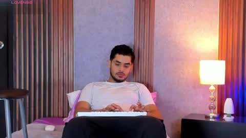 Snapshot of luciano_vitale_ chatting on July 10, 12:52 pm Luciano online show from July 10, 12:52 pm