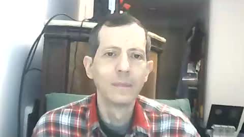 Snapshot of lucianoaxel chatting on May 25, 11:44 pm Luciano online show from May 25, 11:44 pm