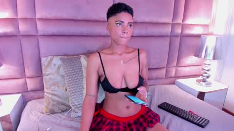  lucia wallace  online show from February 14, 6:23 am