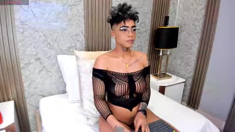 Snapshot of luciawallace chatting on March 5, 11:01 pm lucia wallace online show from March 5, 11:01 pm