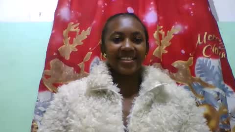 Snapshot of lucie196645 chatting on June 10, 6:23 am lucie196645 online show from June 10, 6:23 am