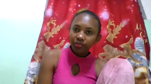 Snapshot of lucie196645 chatting on July 17, 6:53 am lucie196645 online show from July 17, 6:53 am
