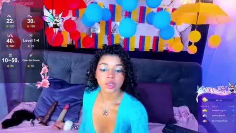 Snapshot of lucie_petite chatting on June 21, 6:32 pm Lucie - online show from June 21, 6:32 pm