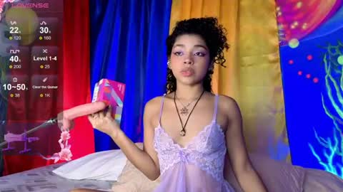 Snapshot of lucie_petite chatting on July 12, 6:43 pm Lucie - online show from July 12, 6:43 pm