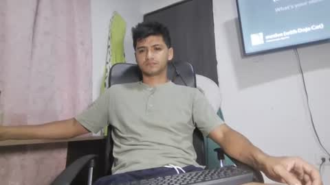 Snapshot of lucifferr_ chatting on July 2, 4:18 am leonel online show from July 2, 4:18 am