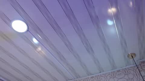 Luci online show from November 5, 8:09 pm