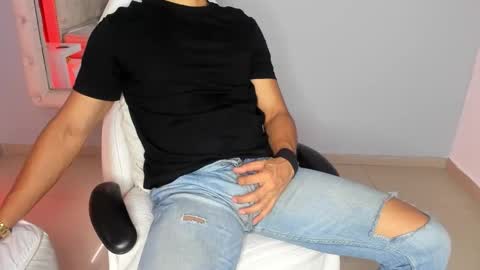 Leo online show from December 5, 11:30 am