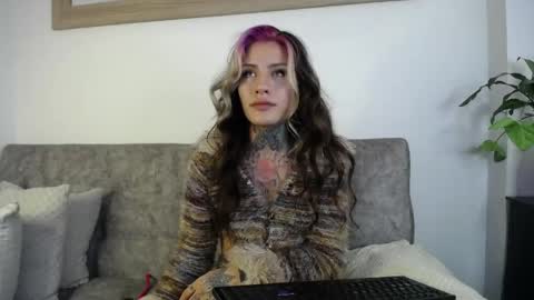 Snapshot of luciiana_lol chatting on May 13, 8:16 pm luciiana online show from May 13, 8:16 pm