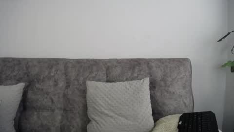 Snapshot of luciiana_lol chatting on May 15, 6:04 pm luciiana online show from May 15, 6:04 pm