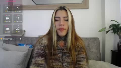 Snapshot of luciiana_lol chatting on July 11, 2:31 pm luciiana online show from July 11, 2:31 pm
