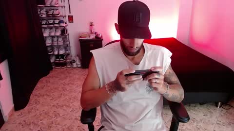 Snapshot of luciifer_hills chatting on December 4, 11:30 am luciifer_hills online show from December 4, 11:30 am